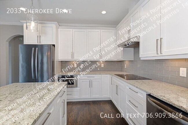 Building Photo - 2033 Cherokee Dr