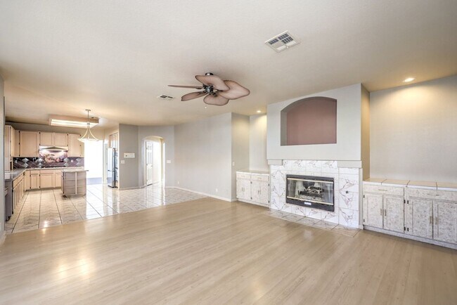 Building Photo - 3 Bed room Pool home in Desert Shores