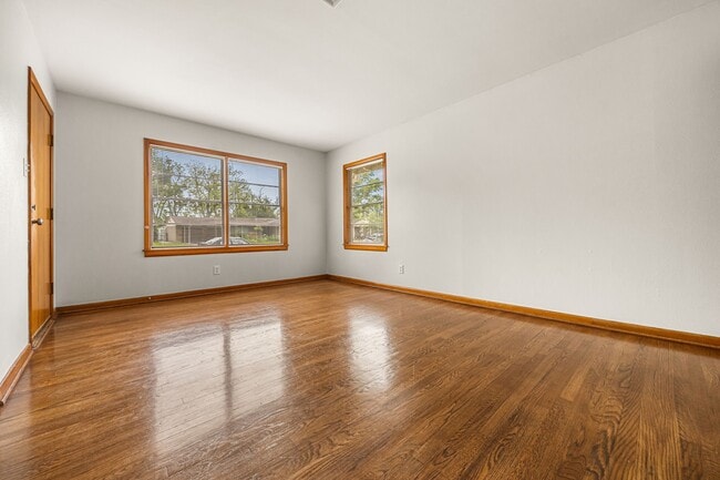 Building Photo - 2019 Woodvine Dr