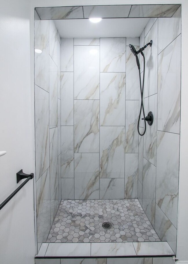 Building Photo - Spacious 4 Bedroom, 2.5 Bath Home in Savan...