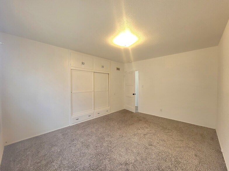 Building Photo - 16911 Glenetta Way