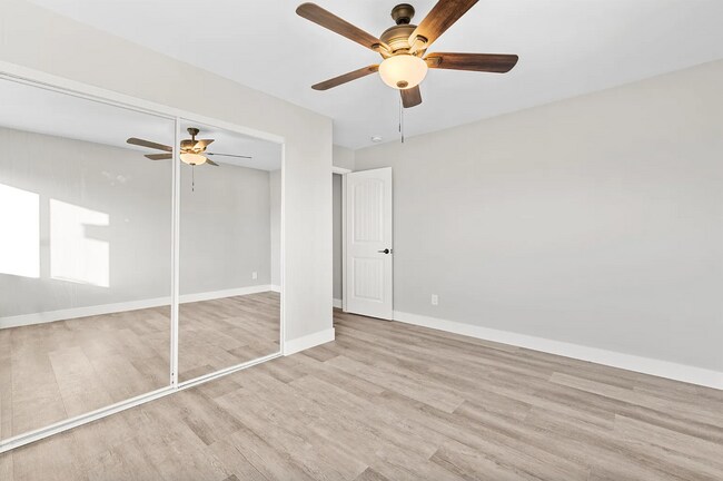 Building Photo - Bathrooms on bathrooms!