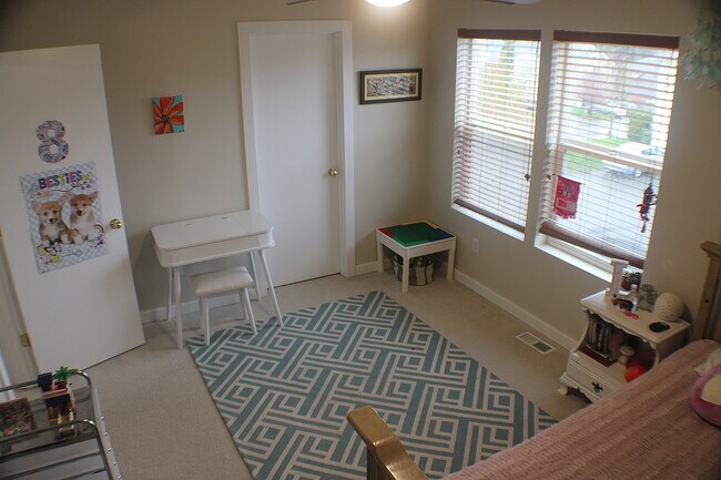 Building Photo - 450 NW Nesvik Way