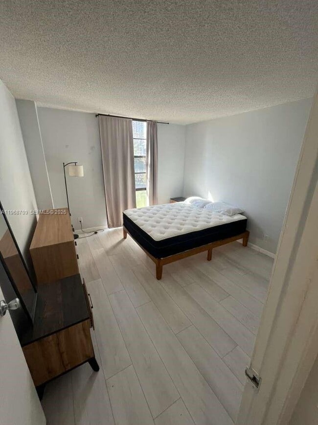 Building Photo - 3475 N Country Club Dr