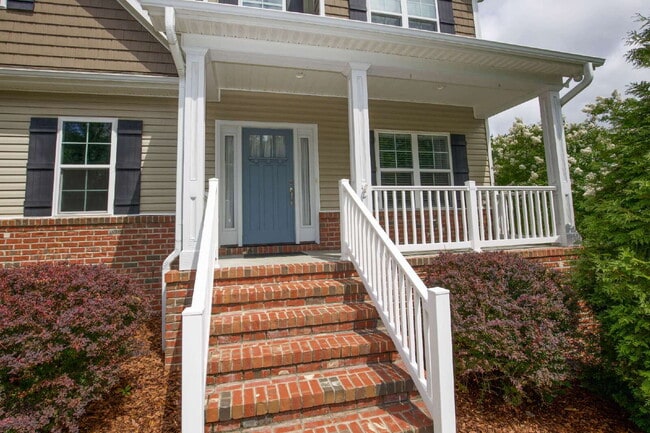 Building Photo - 25 Forrest Dr