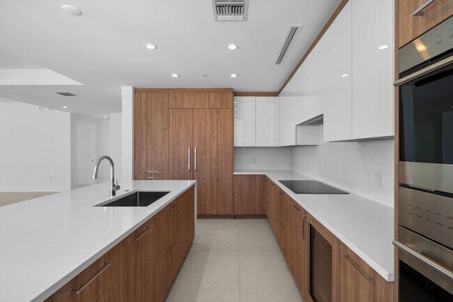 Building Photo - 151 N Seabreeze Blvd