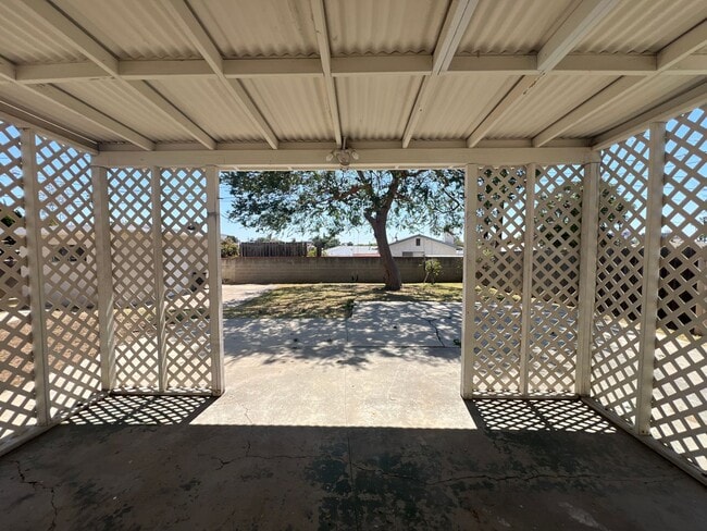 Building Photo - 2 Bedroom, 2 Bathroom Home