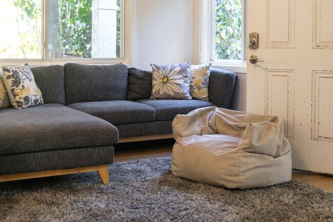 Building Photo - 59-18 Holawa Street