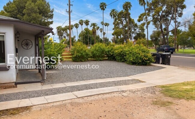 Building Photo - Spacious Town Home with All Essential Amenities | Pet Friendly