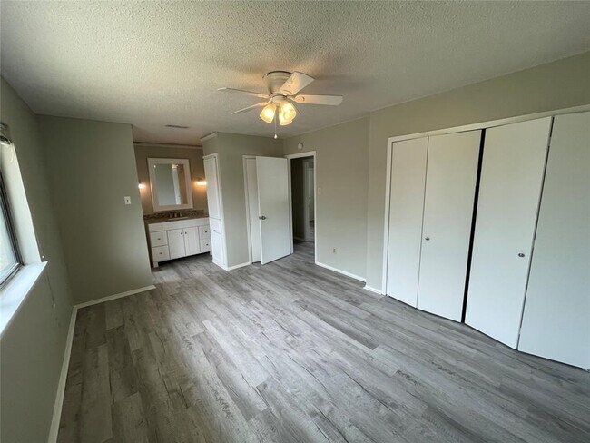 Building Photo - 1008 Wake Dr