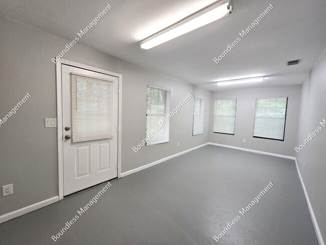 Building Photo - 5183 Suggs St