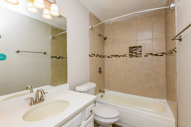 Building Photo - 1354 Gainsborough Way