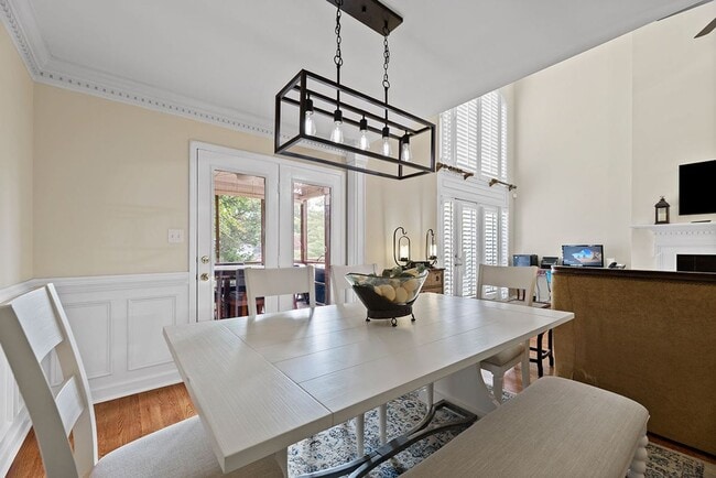 Building Photo - Gorgeous, multi-level condo!