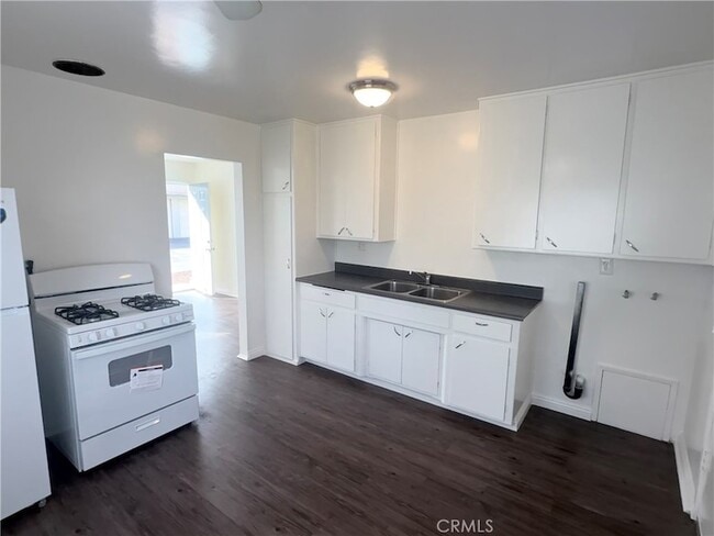 Building Photo - 24638 Eshelman Ave