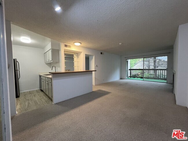 Building Photo - 1115 Raintree Cir