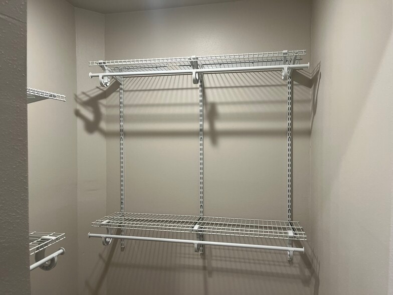 Building Photo - 608 S Jackson St