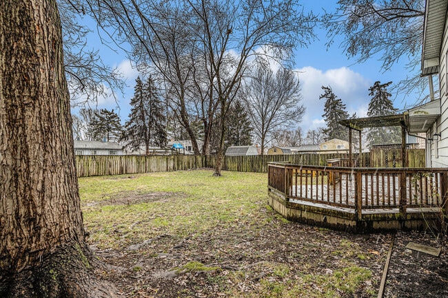 Building Photo - 5849 Meredith St