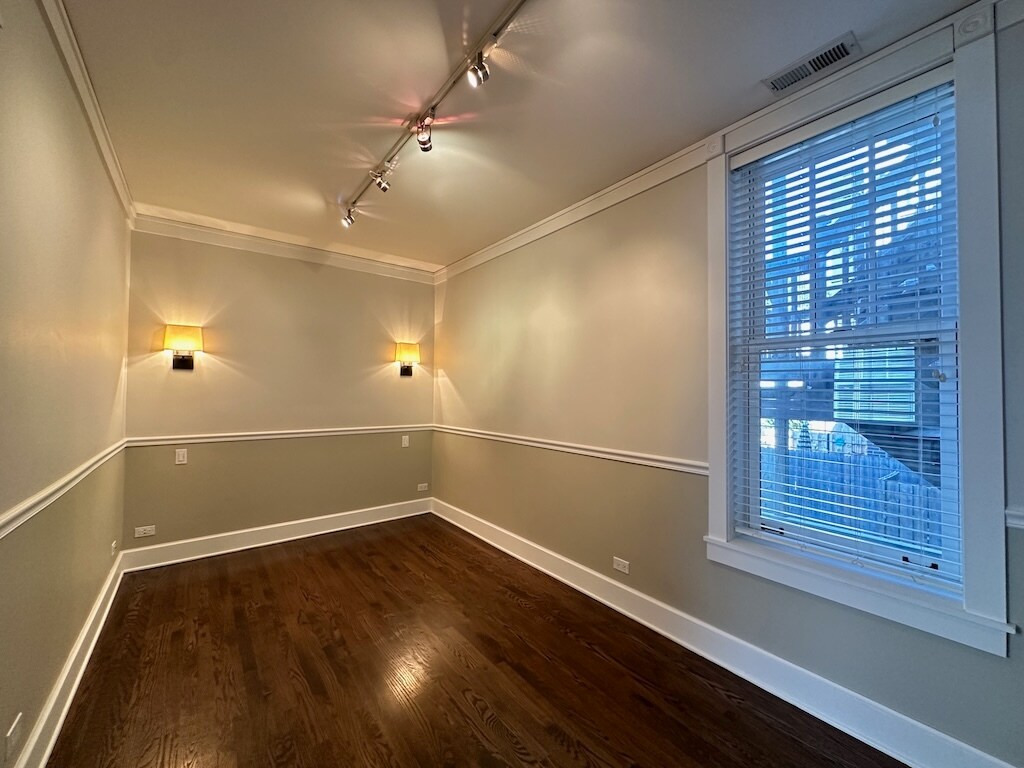 Building Photo - 3616 N Bosworth Ave