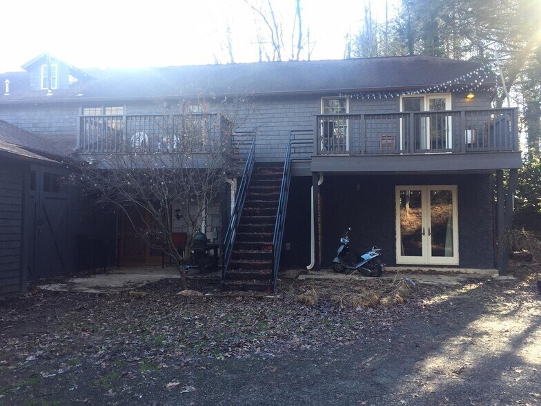 Building Photo - 304 Iron Ridge Loop