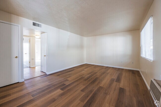 2BR, 1BA - 820SF - Living Room - Borderman's Reef