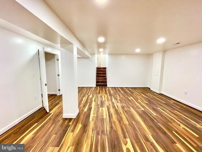 Building Photo - 1402 Mullins St