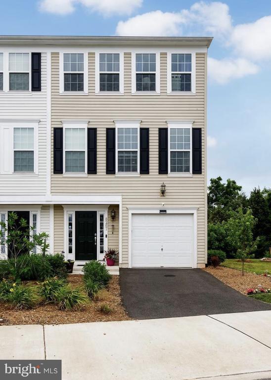 Building Photo - 8267 Heritage Crossing Ct