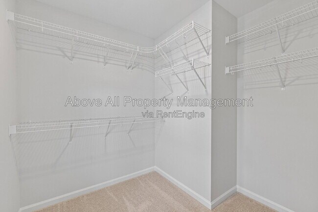 Building Photo - 204 White Oak Gdn Wy