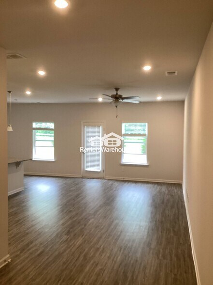 Building Photo - 1132 Chastain Dr