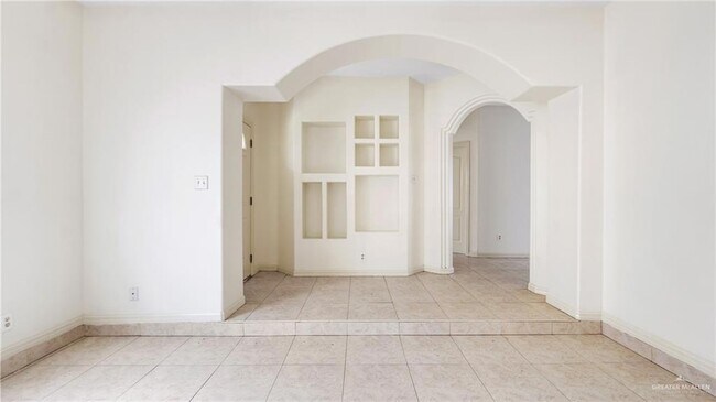 Building Photo - 2013 Agua Fina Ave