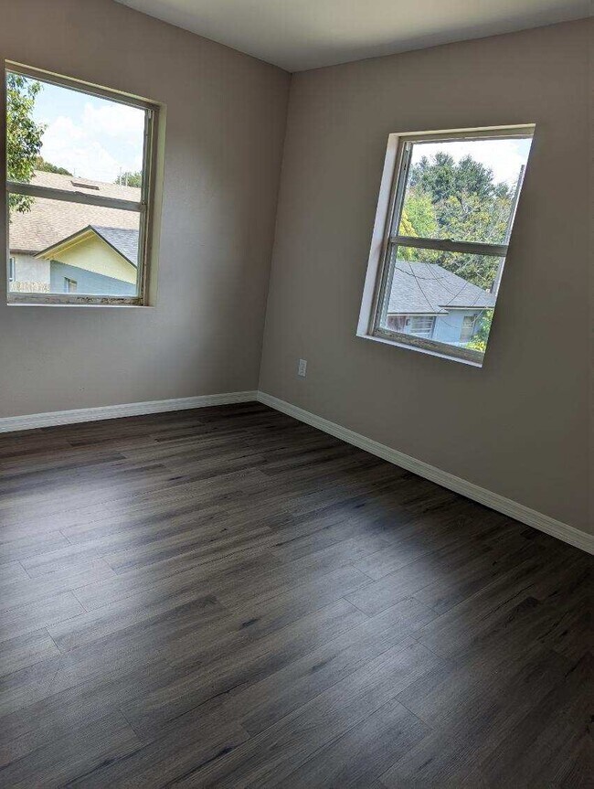 Building Photo - 1036 Ola Dr