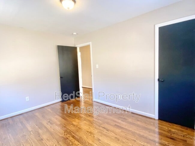 Building Photo - 17073 Longview Dr
