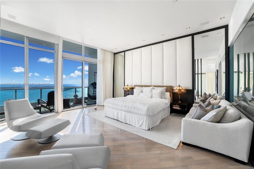 Building Photo - 1331 Brickell Bay Dr