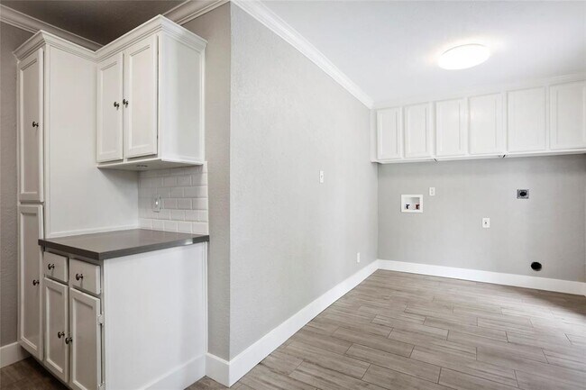 Building Photo - 2115 Linden Creek Ln