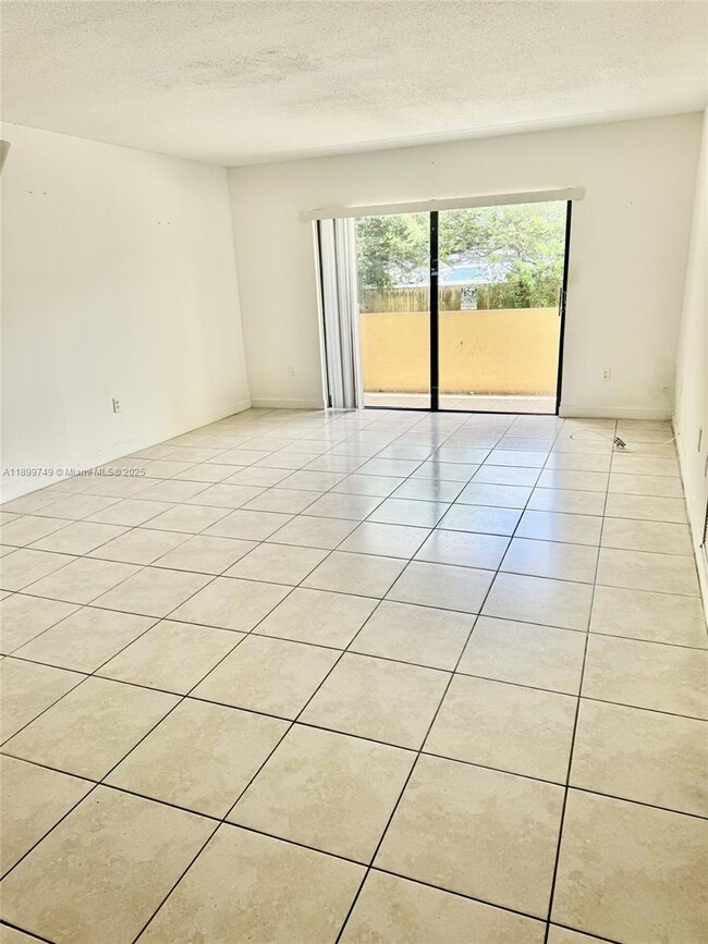 Primary Photo - 10431 N Kendall Dr