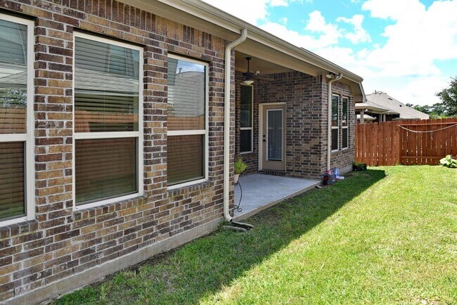 Building Photo - 2229 Maple Point Dr N