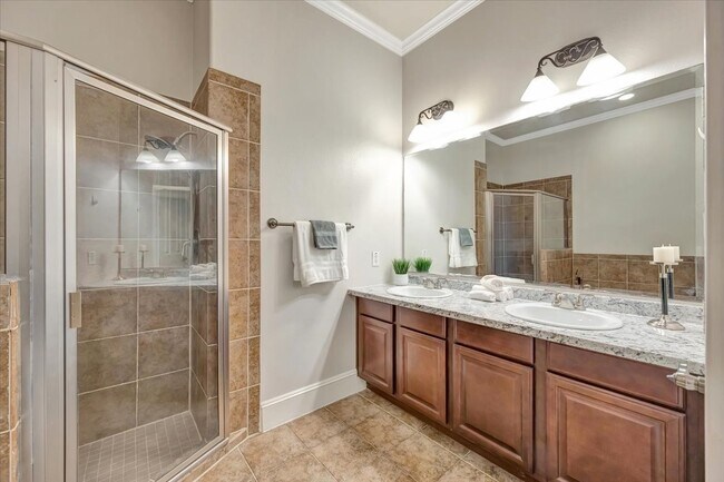 Building Photo - 7134 Mapleridge St