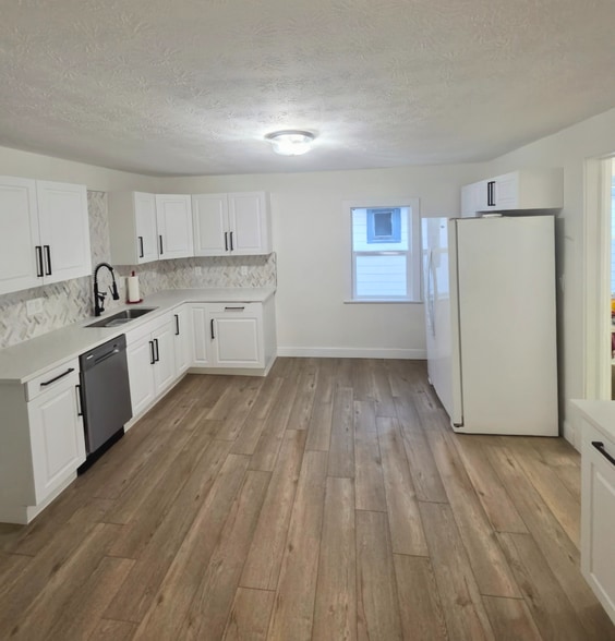 Building Photo - 4210 Robert Ave