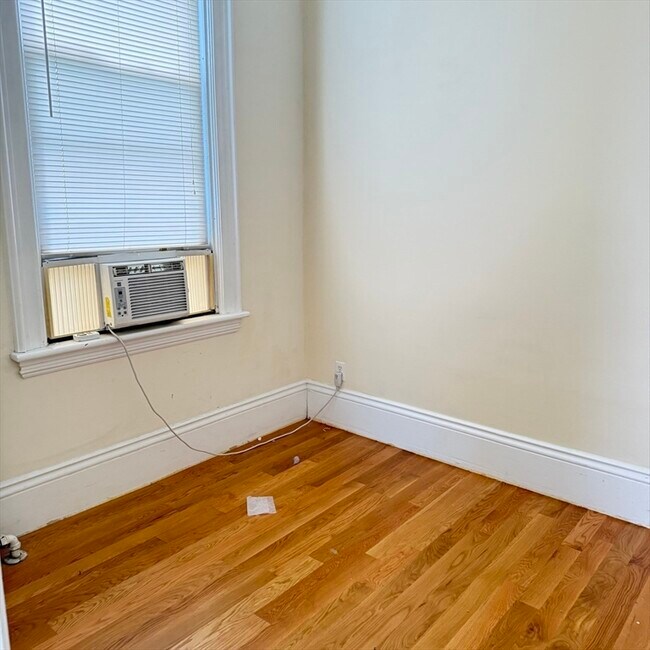 Building Photo - 84 Ellery St