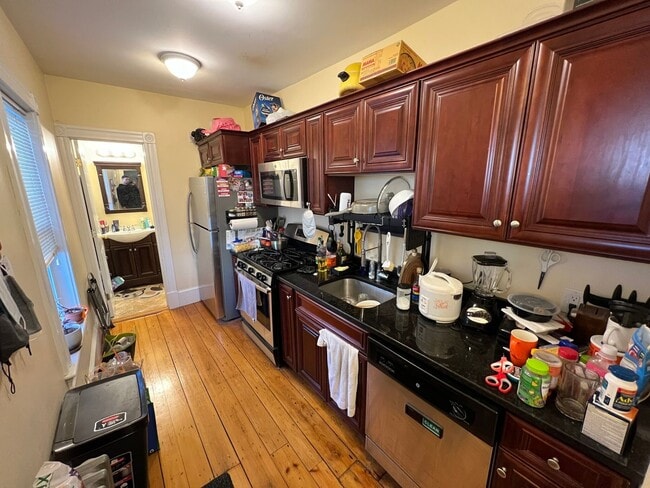Building Photo - Porter Sq. Location. Renovated Unit, Steps...