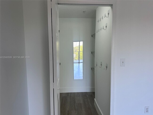 Building Photo - 3410 Coral Wy