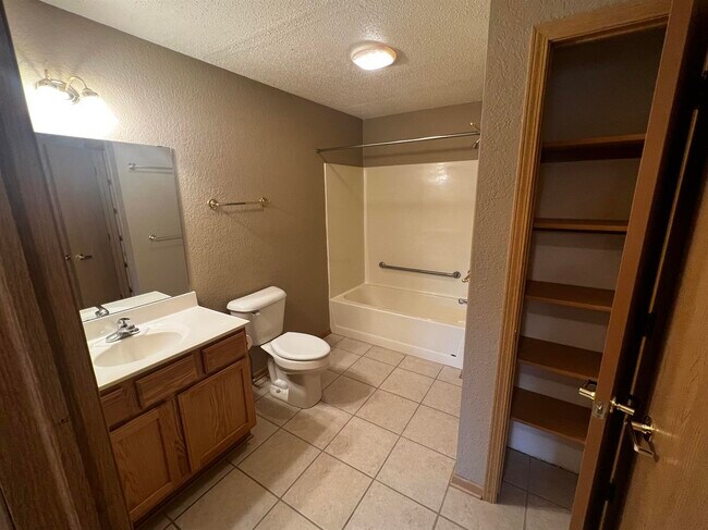 Building Photo - 9748 Island Estates Pl