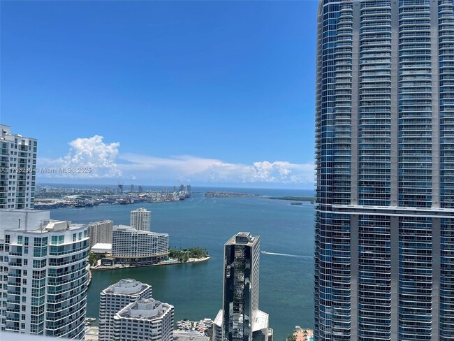 Building Photo - 1010 Brickell Ave