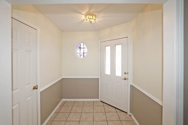 Building Photo - 5706 Laguna Dr