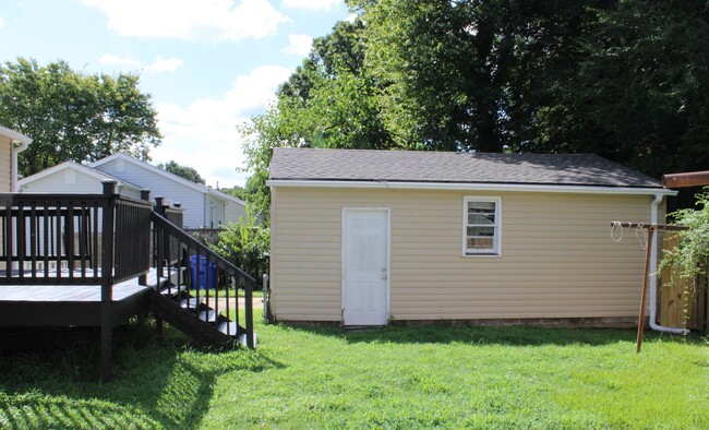 Building Photo - Great Three Bedroom Home