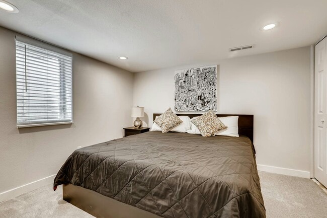 Building Photo - 9875 E 22nd Ave