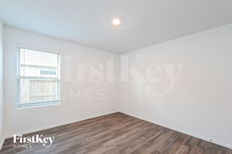 Building Photo - 18442 Summit Ranch Dr