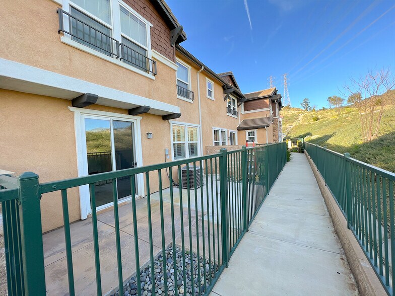 Building Photo - 16710 Nicklaus Dr