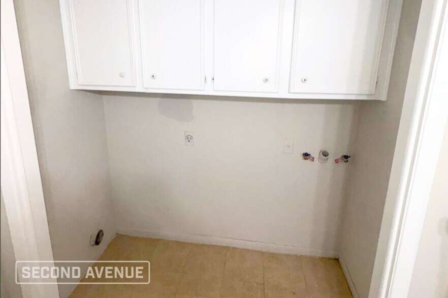 Building Photo - 3008 Beecave Dr