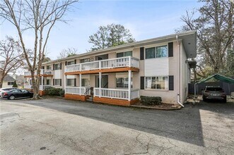 Building Photo - 1988 Wellbourne Dr NE