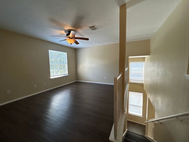 Building Photo - Charming 3BR Home with Modern Comforts and...